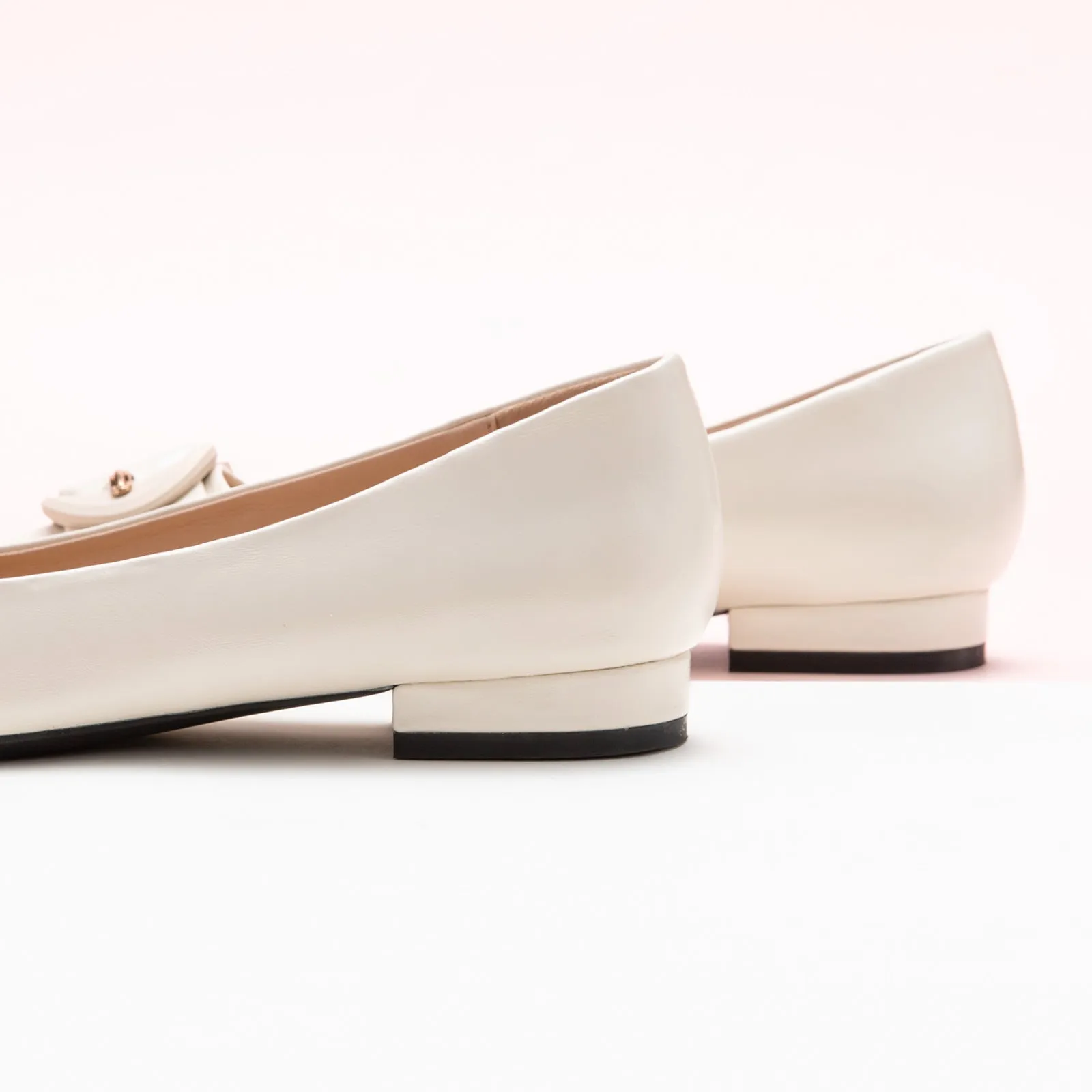 C Buckle Flats (Aida) White