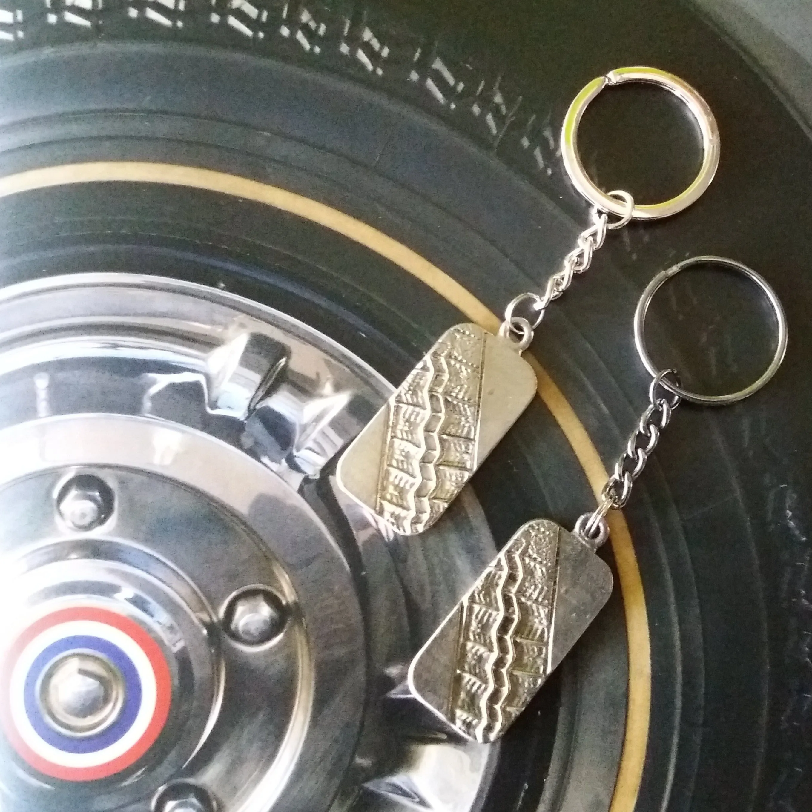 Tire track key ring